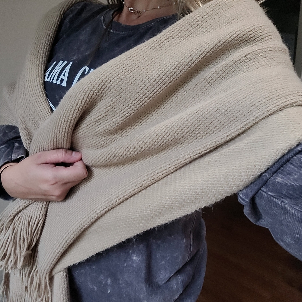 Large Scarf - Picture 3 of 6